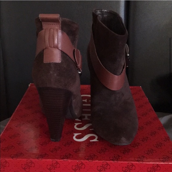Guess: Dark Brown Suede/Leather Booties Size 7 - Picture 3 of 6